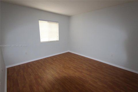 Condo in Cutler Bay, Florida, 2 bedrooms № 2086610 - photo 11