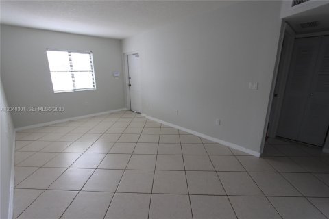 Condo in Cutler Bay, Florida, 2 bedrooms № 2086610 - photo 2