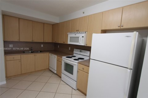 Condo in Cutler Bay, Florida, 2 bedrooms № 2086610 - photo 5