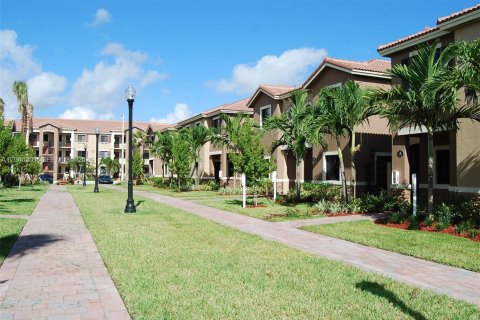 Condo in Cutler Bay, Florida, 2 bedrooms № 2086610 - photo 15