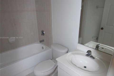 Condo in Cutler Bay, Florida, 2 bedrooms № 2086610 - photo 10