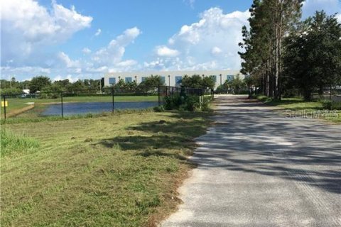 Propiedad comercial en alquiler en Orlando, Florida № 1885952 - foto 2