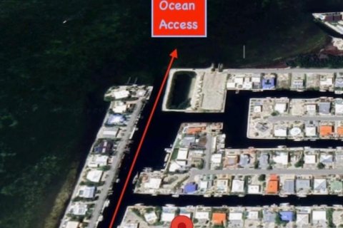 House in Key Largo, Florida 4 bedrooms, 321.16 sq.m. № 1207722 - photo 1