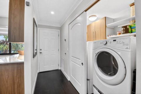 Condo in Lake Worth, Florida, 3 bedrooms  № 2245577 - photo 10
