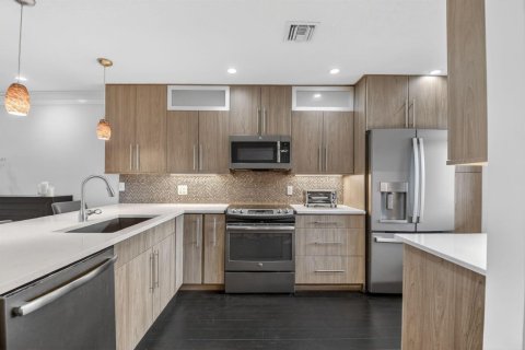 Condo in Lake Worth, Florida, 3 bedrooms  № 2245577 - photo 15