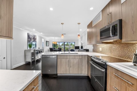Condo in Lake Worth, Florida, 3 bedrooms  № 2245577 - photo 16