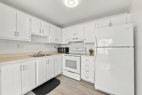 Condo in Delray Beach, Florida, 1 bedroom  № 2374845 - photo 11