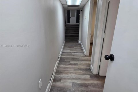 Propiedad comercial en venta en Miami, Florida № 2031693 - foto 13