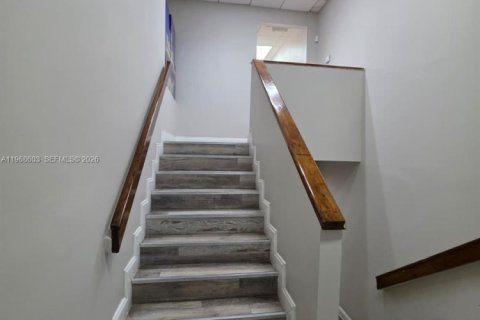 Propiedad comercial en venta en Miami, Florida № 2031693 - foto 16