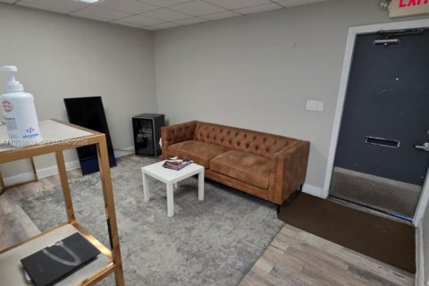 Propiedad comercial en venta en Miami, Florida № 2031693 - foto 6