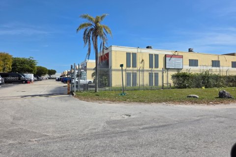 Propiedad comercial en venta en Miami, Florida № 2031693 - foto 2