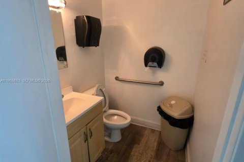 Propiedad comercial en venta en Miami, Florida № 2031693 - foto 8