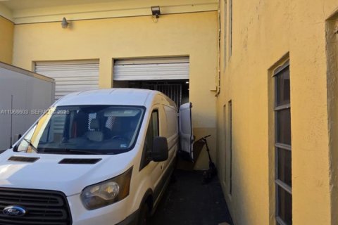 Propiedad comercial en venta en Miami, Florida № 2031693 - foto 26