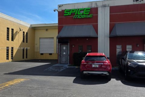 Propiedad comercial en venta en Miami, Florida № 2031693 - foto 1