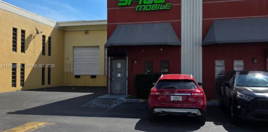 Propiedad comercial en Miami, Florida № 2031693