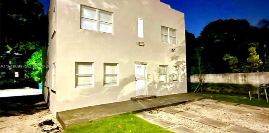 Дом в Майами, Флорида 2 спальни, 78.97м2 № 2004746