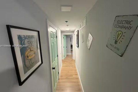 Villa ou maison à louer à Miami, Floride: 2 chambres, 78.97 m2 № 2004746 - photo 3