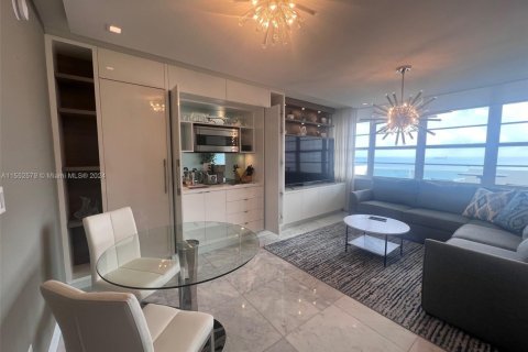 Studio in the Condo in Miami Beach, Florida  № 2041064