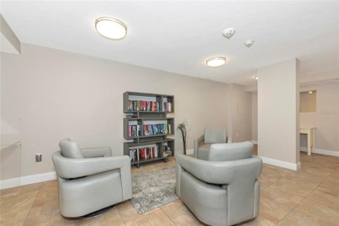 Condo in Sarasota, Florida, 1 bedroom  № 1733276 - photo 17