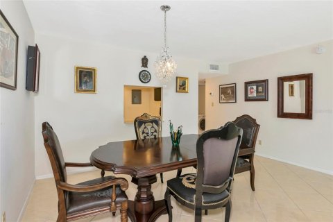 Condo in Sarasota, Florida, 1 bedroom  № 1733276 - photo 12