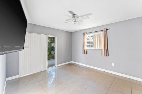 Купить виллу или дом в Мирамар, Флорида 4 спальни, 152.45м2, № 1931922 - фото 2