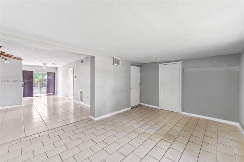 Купить виллу или дом в Мирамар, Флорида 4 спальни, 152.45м2, № 1931922 - фото 13