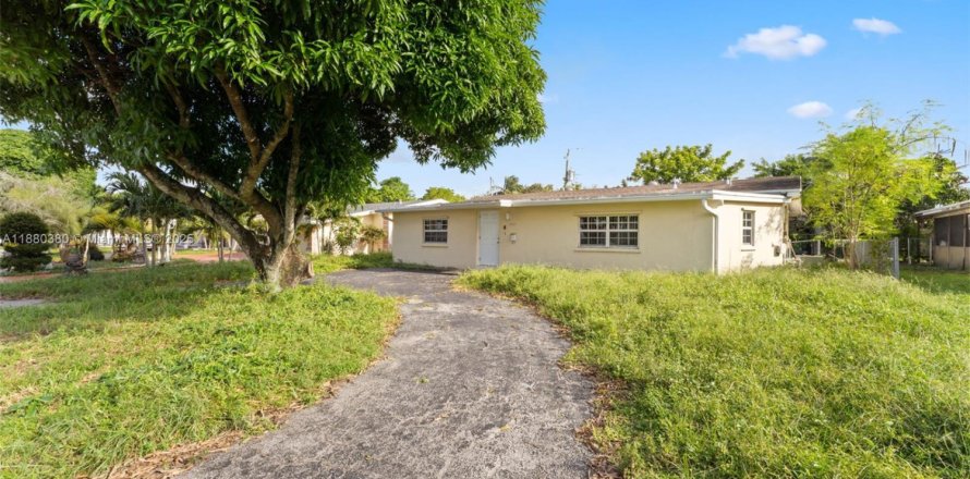 Дом в Мирамар, Флорида 4 спальни, 152.45м2 № 1931922