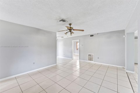 Купить виллу или дом в Мирамар, Флорида 4 спальни, 152.45м2, № 1931922 - фото 10