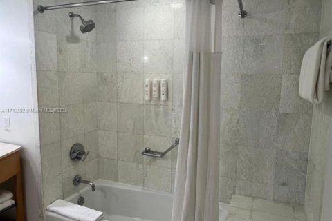Condo in Sunny Isles Beach, Florida, 1 bedroom  № 1709907 - photo 14