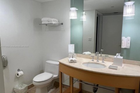 Condo in Sunny Isles Beach, Florida, 1 bedroom  № 1709907 - photo 13