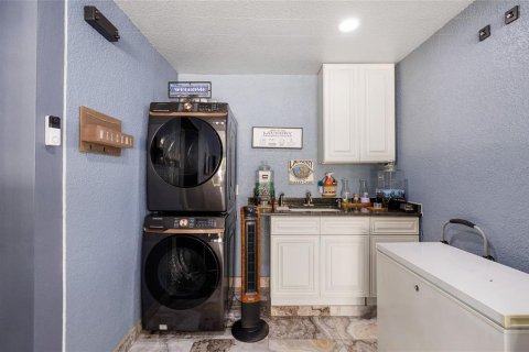 House in Tampa, Florida 4 bedrooms, 202.16 sq.m. № 1637569 - photo 27