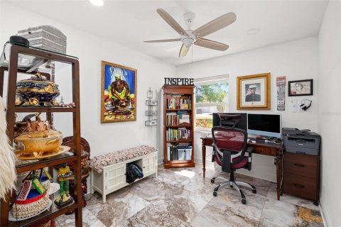 House in Tampa, Florida 4 bedrooms, 202.16 sq.m. № 1637569 - photo 25
