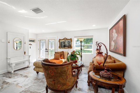 House in Tampa, Florida 4 bedrooms, 202.16 sq.m. № 1637569 - photo 6