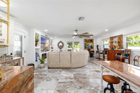 House in Tampa, Florida 4 bedrooms, 202.16 sq.m. № 1637569 - photo 16