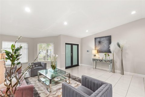 Villa ou maison à vendre à Doral, Floride: 4 chambres, 242.85 m2 № 2285792 - photo 7