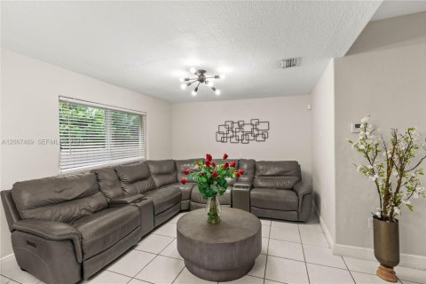 Villa ou maison à vendre à Doral, Floride: 4 chambres, 242.85 m2 № 2285792 - photo 16