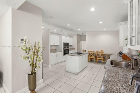Villa ou maison à vendre à Doral, Floride: 4 chambres, 242.85 m2 № 2285792 - photo 15