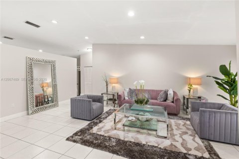 Villa ou maison à vendre à Doral, Floride: 4 chambres, 242.85 m2 № 2285792 - photo 9
