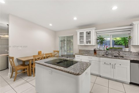 Villa ou maison à vendre à Doral, Floride: 4 chambres, 242.85 m2 № 2285792 - photo 14