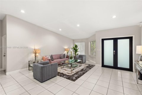 Villa ou maison à vendre à Doral, Floride: 4 chambres, 242.85 m2 № 2285792 - photo 8