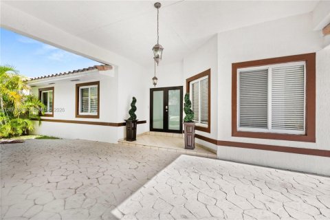 Villa ou maison à vendre à Doral, Floride: 4 chambres, 242.85 m2 № 2285792 - photo 4