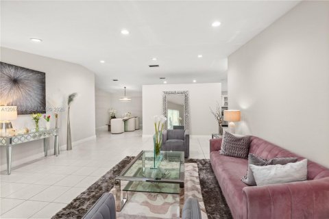 Villa ou maison à vendre à Doral, Floride: 4 chambres, 242.85 m2 № 2285792 - photo 10