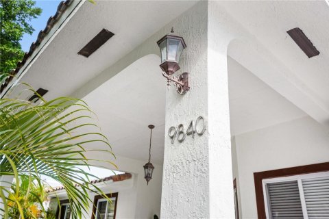Villa ou maison à vendre à Doral, Floride: 4 chambres, 242.85 m2 № 2285792 - photo 6