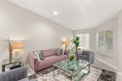 Villa ou maison à vendre à Doral, Floride: 4 chambres, 242.85 m2 № 2285792 - photo 11