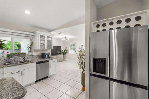 Villa ou maison à vendre à Doral, Floride: 4 chambres, 242.85 m2 № 2285792 - photo 19