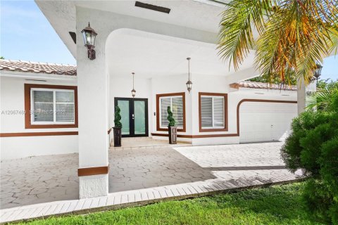 Villa ou maison à vendre à Doral, Floride: 4 chambres, 242.85 m2 № 2285792 - photo 5