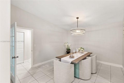 Villa ou maison à vendre à Doral, Floride: 4 chambres, 242.85 m2 № 2285792 - photo 12