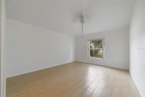 Villa ou maison à vendre à Kissimmee, Floride: 4 chambres, 221.39 m2 № 2149095 - photo 11