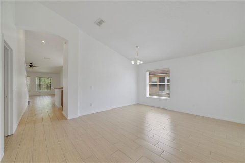 Villa ou maison à vendre à Kissimmee, Floride: 4 chambres, 221.39 m2 № 2149095 - photo 6