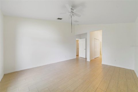 Villa ou maison à vendre à Kissimmee, Floride: 4 chambres, 221.39 m2 № 2149095 - photo 12